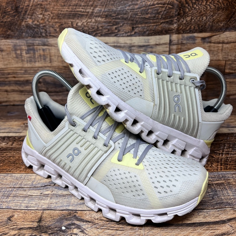 ON Running Cloudflow Women’s Size 8.5 Light Green Running Shoes Helion OnCloud